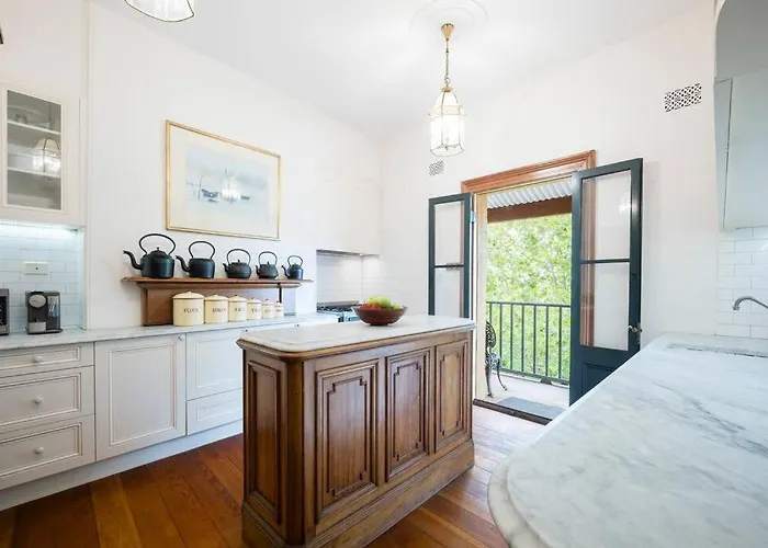 Chic Historical 3 Bedroom In The Rocks #L3